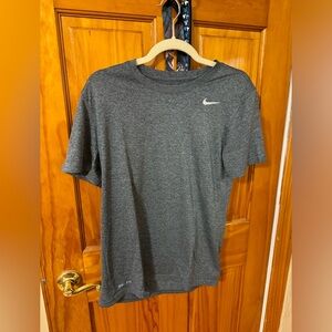 Nike Dry Fit Men Size Small  T-Shirt Stretchy Lightweight Grey Embroidered Logo